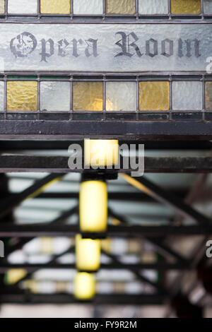 Oper Zimmer Glas Zeichen London Stockfoto