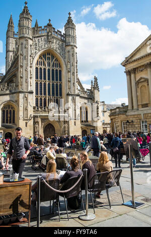 Bad Somerset England UK Bath Abbey und Hof-café Stockfoto