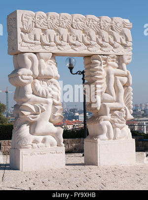 Israel, alte Stadt Jaffa Statue des Glaubens (AKA Carved Stone Tür) durch Daniel Kafri, Abrasha Summit Park (Gan Hapisga), Anlage Stockfoto