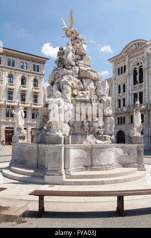 Brunnen der vier Kontinente, Piazza Unita d &#39; Italia, Piazza Grande, Triest, Friaul-Julisch Venetien, Italien Stockfoto