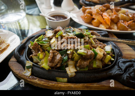 Chinesisches Essen - Rühren Braten Rindfleisch mit Gemüse-Sauce. Stockfoto