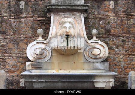 Brunnen der Maske in Giulia Straße von Rom, Italien Stockfoto