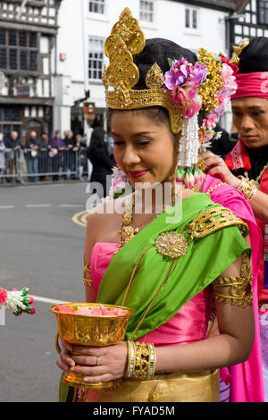 Thai Dancer 400 Jahre Shakespeares Geburtstag und Tod feiern in Stratford-upon-Avon Stockfoto