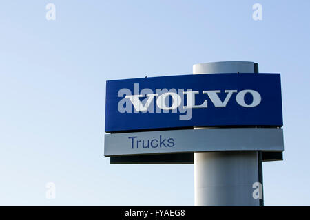 Ein Logo Zeichen außerhalb einer Einrichtung von Volvo Trucks in Carlisle, Pennsylvania am 17. April 2016. Stockfoto