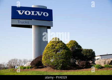 Ein Logo Zeichen außerhalb einer Einrichtung von Volvo Trucks in Carlisle, Pennsylvania am 17. April 2016. Stockfoto