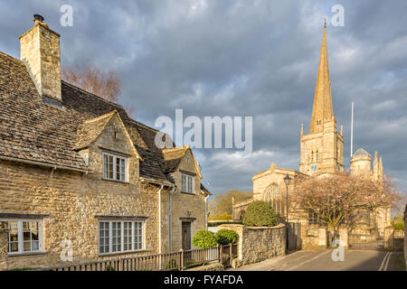 St John the Baptist Church in späten Nachmittag Licht, Burford Cotswolds, Oxfordshire, England, UK Stockfoto