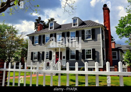 New Bern, North Carolina: 1767 Georgian style Palmer-Tisdale Haus in der Altstadt * Stockfoto