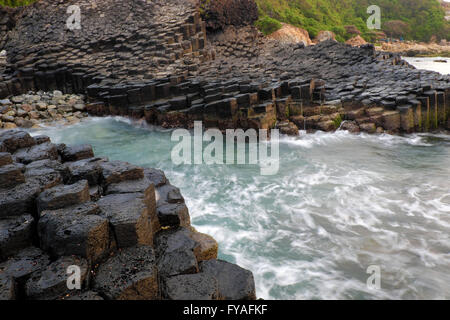 Ganh Da Dia oder Ghenh Da Dia oder Da Dia Stromschnellen Tuy Hoa, Phu Yen, Viet Nam, mit erstaunlichen Naturlandschaft am Meer, fantastische Stockfoto