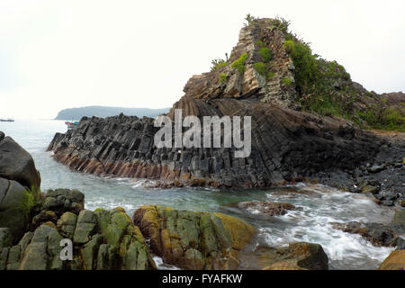 Ganh Da Dia oder Ghenh Da Dia oder Da Dia Stromschnellen Tuy Hoa, Phu Yen, Viet Nam, mit erstaunlichen Naturlandschaft am Meer, fantastische Stockfoto