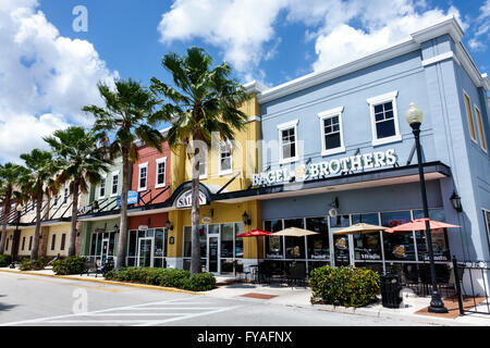 Florida Port St Saint Lucie, Tradition, Dorfzentrum, Zentrum, Shopping Shopper Shopper Geschäfte Geschäfte Markt Märkte Markt Kauf Verkauf, Einzelhandel stor Stockfoto