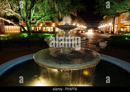 Orlando Florida, die Messe, die vom Meister geplante Gemeinde, der Neourbanismus, die Innenstadt, das Stadtzentrum, das Zentrum, die Marktstraße, der öffentliche Brunnen, der Park, die Besucher tra Stockfoto