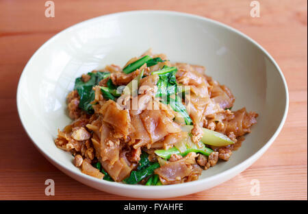 Schweinefleisch-Pad siehe ew, Thailand Tradition flache Nudeln Rühren braten Stockfoto