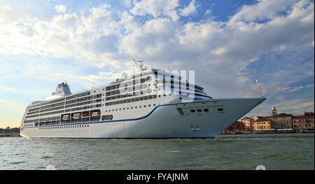 Luxus-Kreuzfahrtschiff Seven Seas Mariner, IMO 9210139 Stockfoto