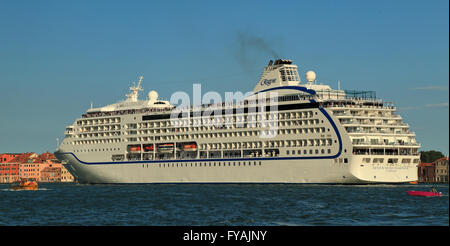 Luxus-Kreuzfahrtschiff Seven Seas Mariner, IMO 9210139 Stockfoto