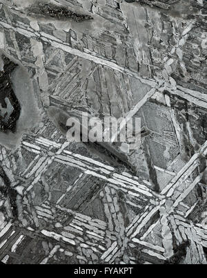 Hintergründe und Texturen: innere Struktur von metallischen Meteoriten, abstrakte Muster der Wirbel, wirbelt, Linien, Risse, Flecken und Fleck Stockfoto