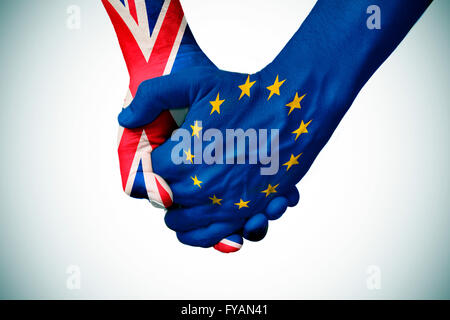 zwei Personen Hand in Hand mit der Flagge des Vereinigten Königreichs und die Flagge der Europäischen Gemeinschaft, mit einer Vignette gemustert Stockfoto