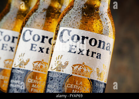 Posen, Polen - 23. April 2016: Corona Extra, ist eines der meistverkauften Biere weltweit ein helles Lagerbier, produziert von Cerveceria Mod Stockfoto