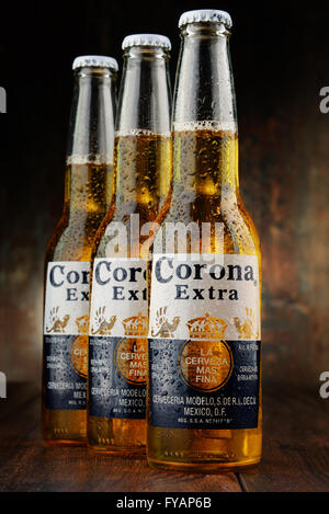 Posen, Polen - 23. April 2016: Corona Extra, ist eines der meistverkauften Biere weltweit ein helles Lagerbier, produziert von Cerveceria Mod Stockfoto