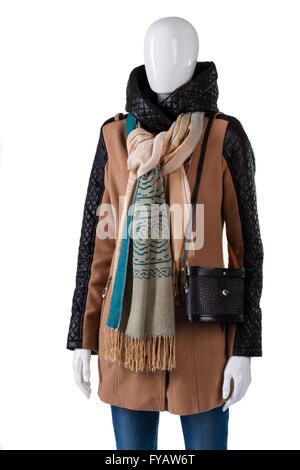 Schal mit Jacke und Handtasche. Stockfoto