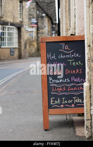 7a-Coffee-Shop anmelden, Fairford, Gloucestershire, England, UK. Stockfoto