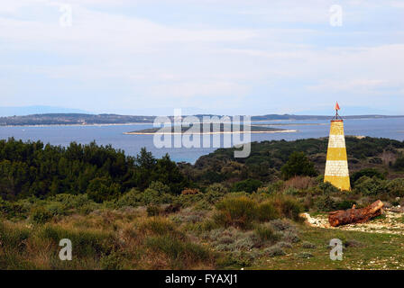 Naturpark Kamenjak, Premantura, Istrien, Kroatien. Kap Kamenjak. Der Park ist etwa zehn Kilometer von Pula entfernt, es ist der Lebensraum der Mittelmeer-Mönchsrobbe. Stockfoto