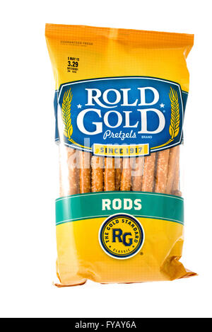 Winneconne, Wisconsin, 9. April 2015: Bag of Rold Gold Brezel-Stäbe die von Frito-Lay gehört. Stockfoto