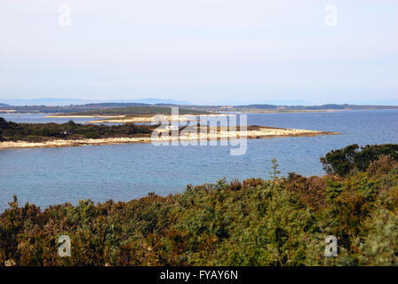 Naturpark Kamenjak, Premantura, Istrien, Kroatien. Kap Kamenjak. Der Park ist etwa zehn Kilometer von Pula entfernt, es ist der Lebensraum der Mittelmeer-Mönchsrobbe. Stockfoto