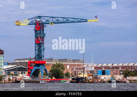 Amsterdam gehobenen Faralda NDSM Crane Hotel befindet sich in einem 50 Meter hohen restaurierte monumentale Hafen Kran. Stockfoto