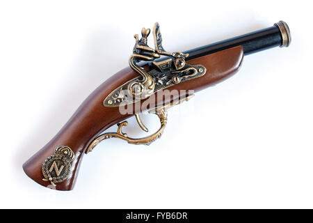Schöne alte Gewehr oder Pistole isoliert auf weißem Hintergrund Stockfoto