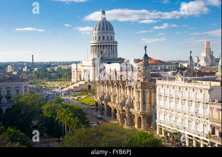 Gran Teatro (Great Theater) und Capitolio Gebäude, Havanna, Kuba Stockfoto