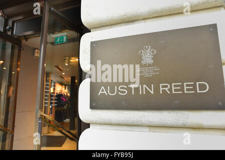 Regent Street, London, UK. 24. April 2016. Austin Reed Dateien beachten Sie für die Verwaltung mit 1.000 Arbeitsplätze gefährdet Stockfoto