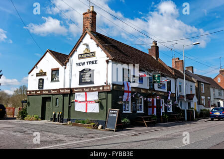 Warminster, Wiltshire, UK, 24. April 2016. Yew Tree Inn in Warminster unterwegs Boreham eingerichtet, um Str. Georges Tag Kredit zu feiern: Andrew Harker/Alamy Live News Stockfoto