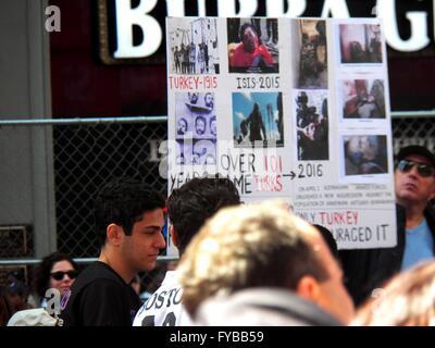 New York, N.Y. USA. 24. April, 2016.Time Quadratmeter Rallye an den armenischen Völkermord an 24. April 1915 zu erinnern. Bildnachweis: Mark Apollo/Alamy Live-Nachrichten Stockfoto