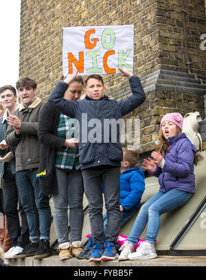 London, UK. 24. April 2016.  Am 24. April veranstaltete London den London-Marathon. Das Rennen begann in Blackheath und Wunde es so nah an der Themse durch Süd und Nord London landet in Pall Mall von Buckingham Palace. Bildnachweis: Jane Campbell/Alamy Live-Nachrichten Stockfoto