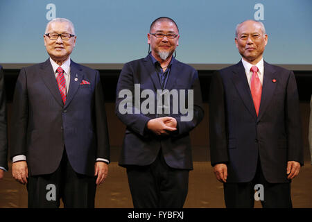 Tokio, Japan. 25. April 2016. (L-R) Yoshiro Mori, Asao Tokolo, Yoichi Masuzoe, 25. April 2016: Olympia-Logo ist eine Enthüllung Veranstaltung für die Tokio 2020 Olympischen und Paralympischen Spiele offizielle Embleme in Tokio gesehen. Die Tokyo-Organisationskomitee der Olympischen und Paralympischen Spiele enthüllt die Embleme. Bildnachweis: Yusuke Nakanishi/AFLO SPORT/Alamy Live-Nachrichten Stockfoto