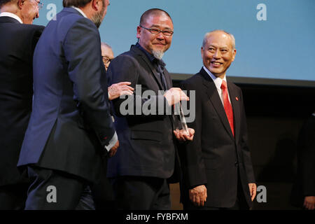 Tokio, Japan. 25. April 2016. Asao Tokolo, 25. April 2016: Olympia-Logo sieht man vor einem Enthüllung Event für Tokio 2020 Olympischen und Paralympischen Spiele offizielle Embleme in Tokio, Japan. Die Tokyo-Organisationskomitee der Olympischen und Paralympischen Spiele enthüllt die Embleme. Bildnachweis: Yusuke Nakanishi/AFLO SPORT/Alamy Live-Nachrichten Stockfoto