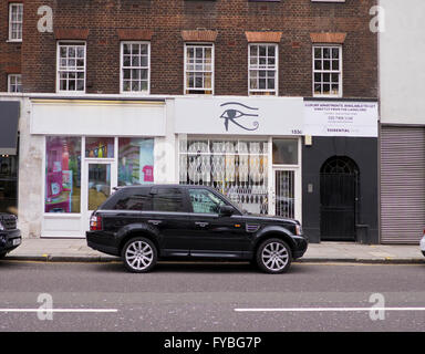 West-London, UK. 24. April 2016. Optiker-Boutique in der Fulham Road, früher bekannt als ISIS gezwungen, um seinen Namen zu ändern. London 24.04.2016 Credit: Theodore Liasi/Alamy Live-Nachrichten Stockfoto