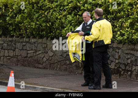 Cardiff, UK. 25. April 2016. Gegossene Elementgruppe am Tatort von Sherlock.   Bildnachweis: Polly Thomas/Alamy Live-Nachrichten Stockfoto