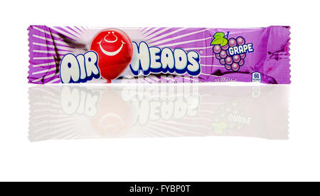 Winneconne, Wisconsin - 19. Februar 2016: Paket der Luft Köpfe im Traube Geschmack Stockfoto