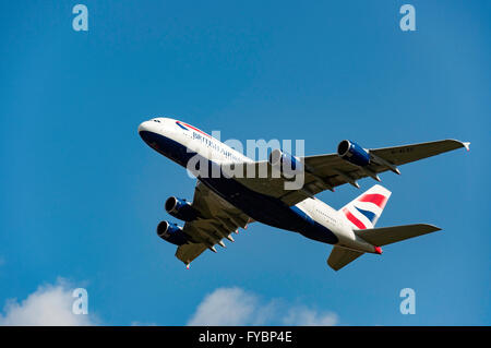 British Airways Airbus A380 dem Start vom Flughafen Heathrow, Greater London, England, Vereinigtes Königreich Stockfoto