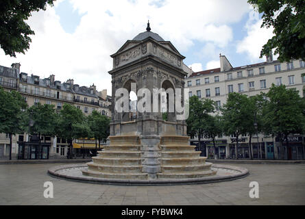 Die Fontain von unschuldigen monumentale öffentliche Brunnen auf dem Platz Joachim-du Bellay in Les Halles Bezirk von Paris Frankreich. Stockfoto