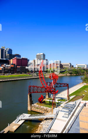 Blick auf die Innenstadt von Nashville Tennessee und Cumberland River Stockfoto