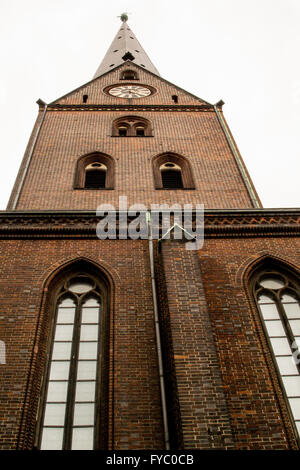Turm und der Turm der St.-Petri Kirche in Hamburg / Hauptkirche Sankt Petri Stockfoto