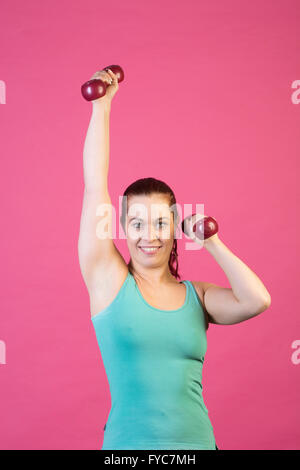 Frau, Training mit Gewichten Stockfoto