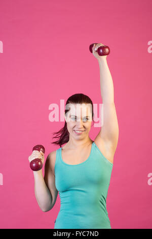 Frau, Training mit Gewichten Stockfoto