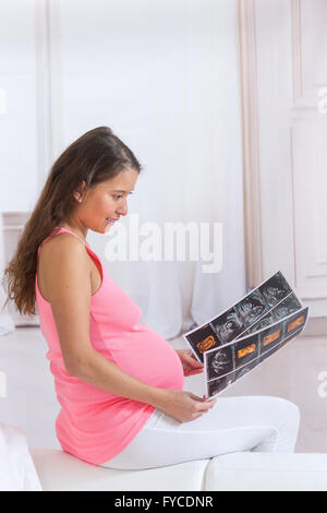 SCHWANGERE FRAU, SONOGRAPHIE Stockfoto