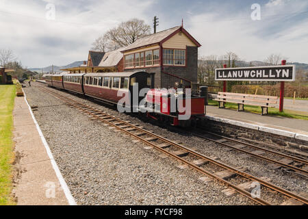 Bala Lake Railway oder Rheilffordd Llyn Tegid (auf Walisisch) Schmalspur Dampflok Alice Llanuwchllyn Station Stockfoto