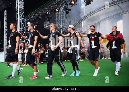 Empfang der deutschen Nationalmannschaft nach ihrem Sieg bei der FIFA WM 2014 auf der Fanmeile am Brandenburger Tor Stockfoto