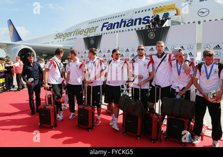 Ankunft der deutschen Nationalmannschaft nach ihrem Sieg bei der FIFA WM 2014 in Tegel, Berlin, Deutschland-Flughafen Stockfoto