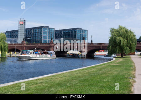 Hauptbahnhof an der Spree, Berlin, Deutschland Stockfoto